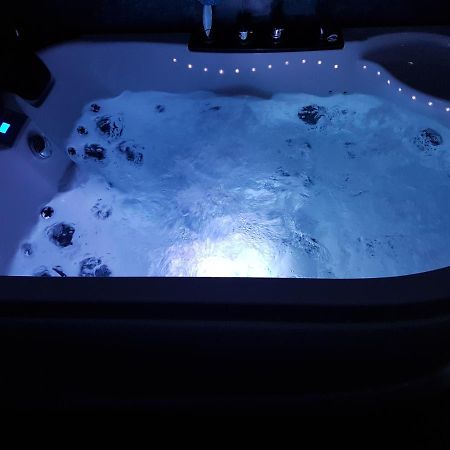 Lights Spa National Arena Mega Mall Monza Bukarest Exterior foto